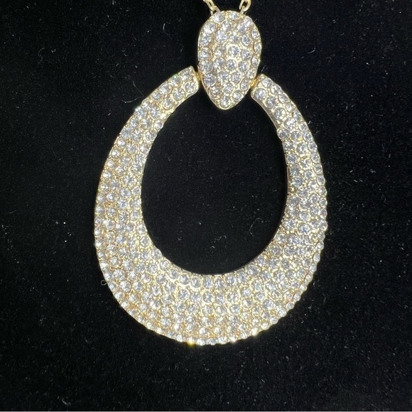 Long gold tone and rhinestone necklace - Picture 4 of 7